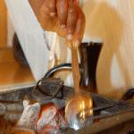 Sie k&ouml;nnen bei uns in Bern &auml;thiopische Kaffeezeremonie mit &auml;thiopischer Tracht n&auml;her erleben. 